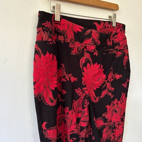 Chicos Pull On Pants Womens 4 Petite Red Floral Elastic Waist Ankle Pants Pocket - Picture 2 of 6